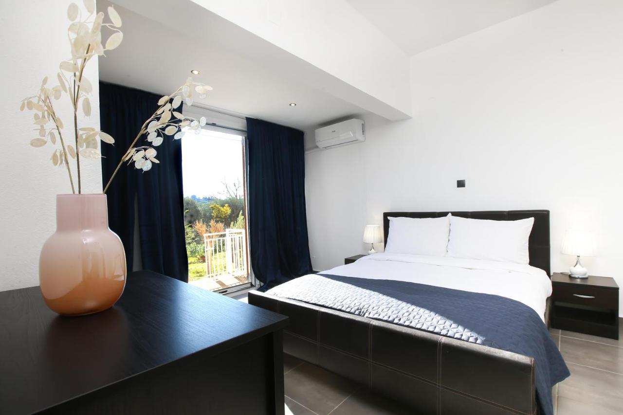 Luxury Apartments Christos Гоувия Экстерьер фото